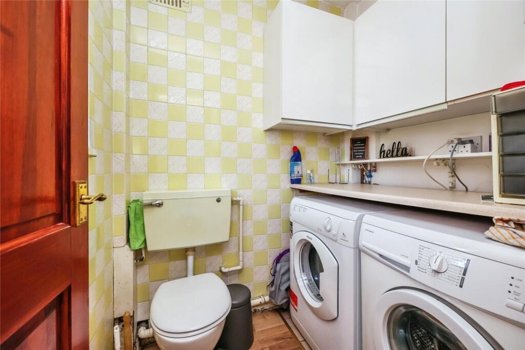 Toilet / Utility