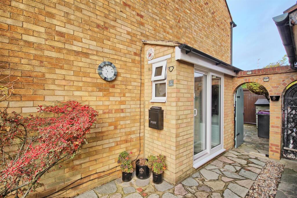 ENTRANCE PORCH