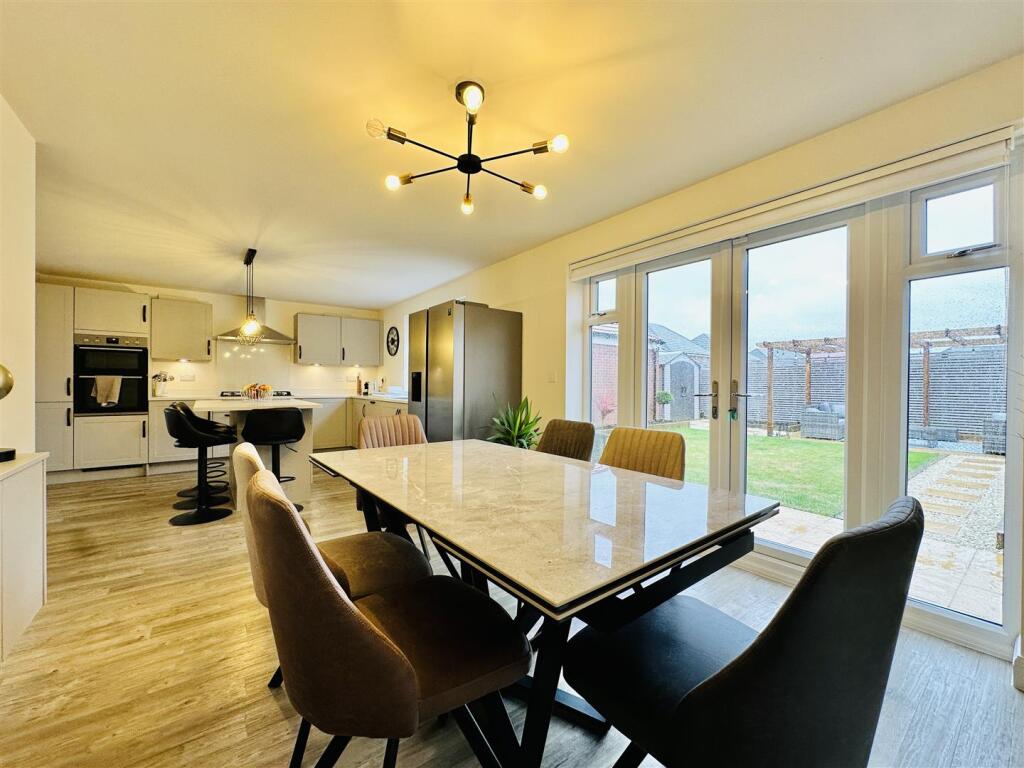 KITCHEN AND DINER