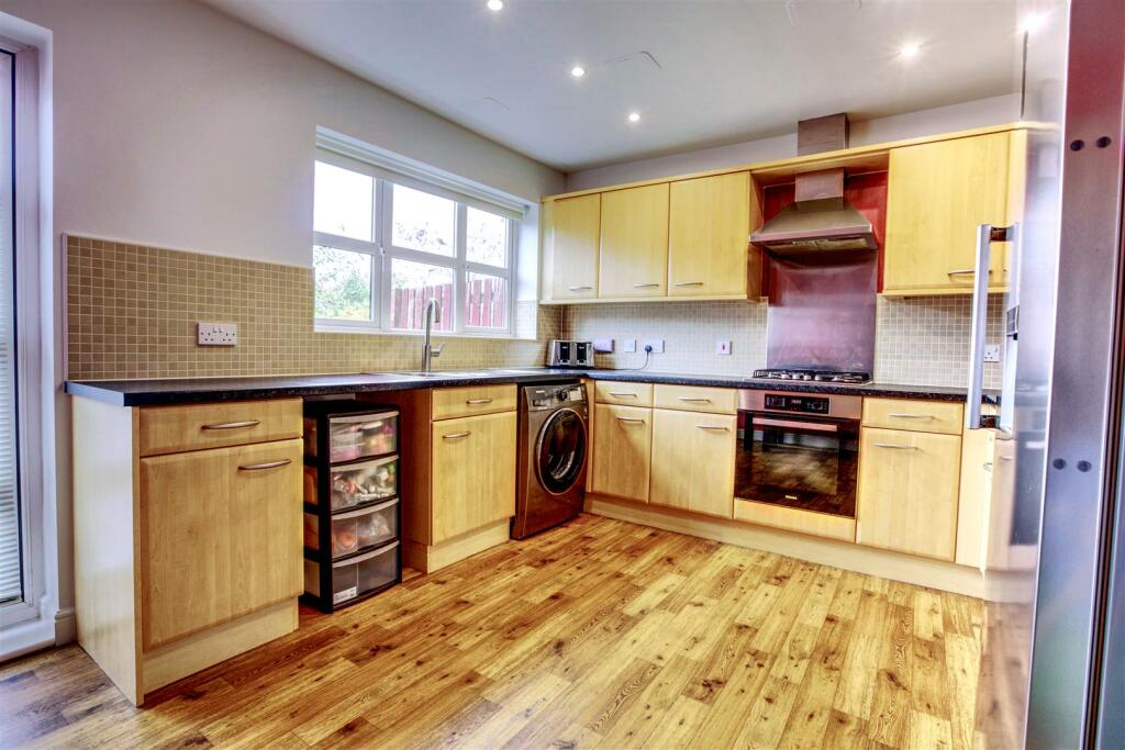 6 Kitchen (4).jpg