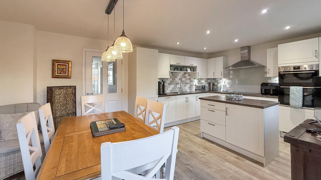 Kitchen/dining ro...