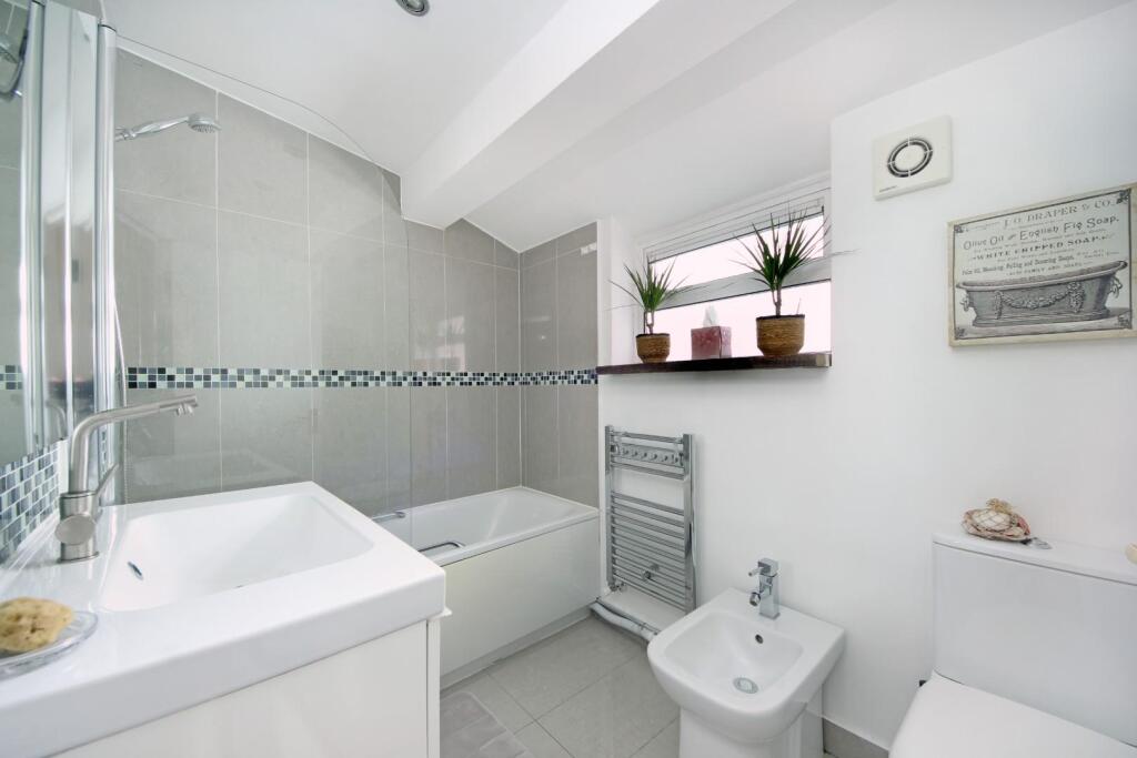 Lynton Avenue  (12).jpg