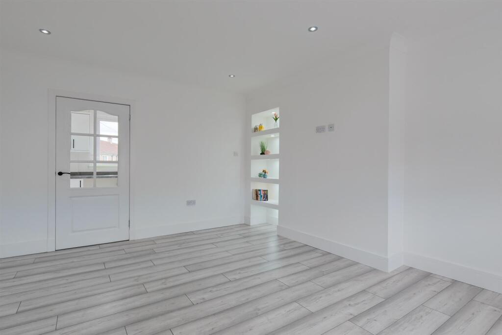 018-1 Innellin Crescent, Shotts ML4 4DB.jpg