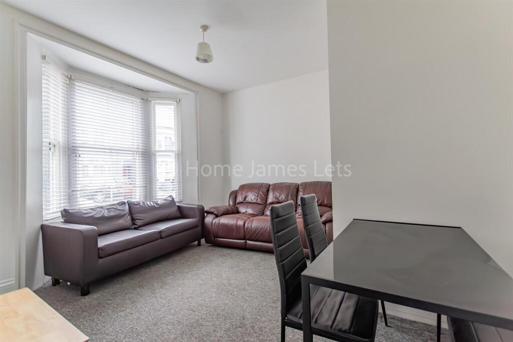 17897842-SittingRoom2.jpg