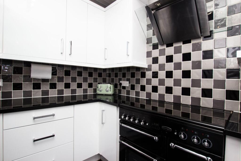 Almond Street (7).jpg