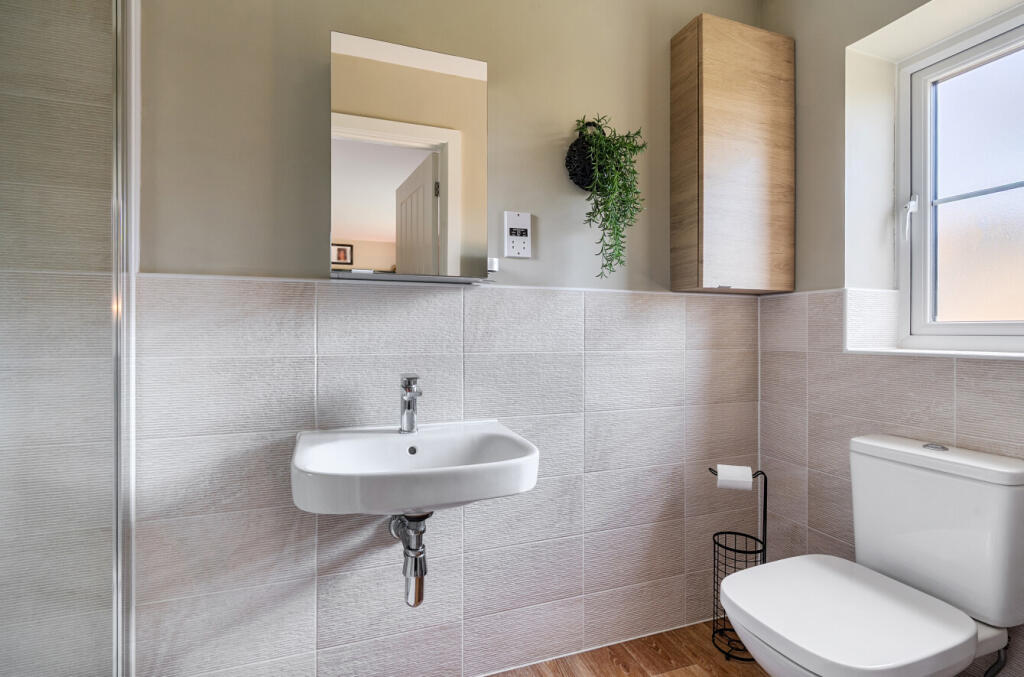 1384842-10-692585...