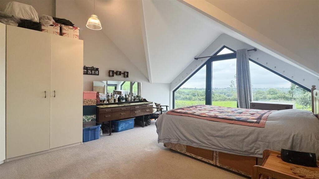 Bedroom 2 (14).jpg