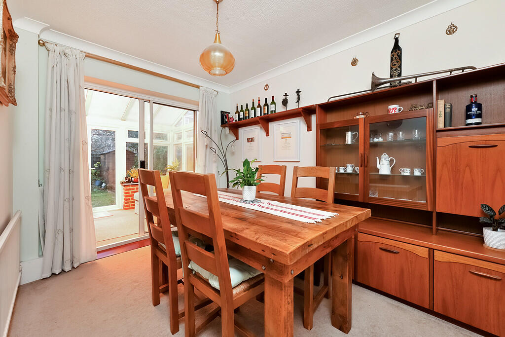 12 Brewers Close ...