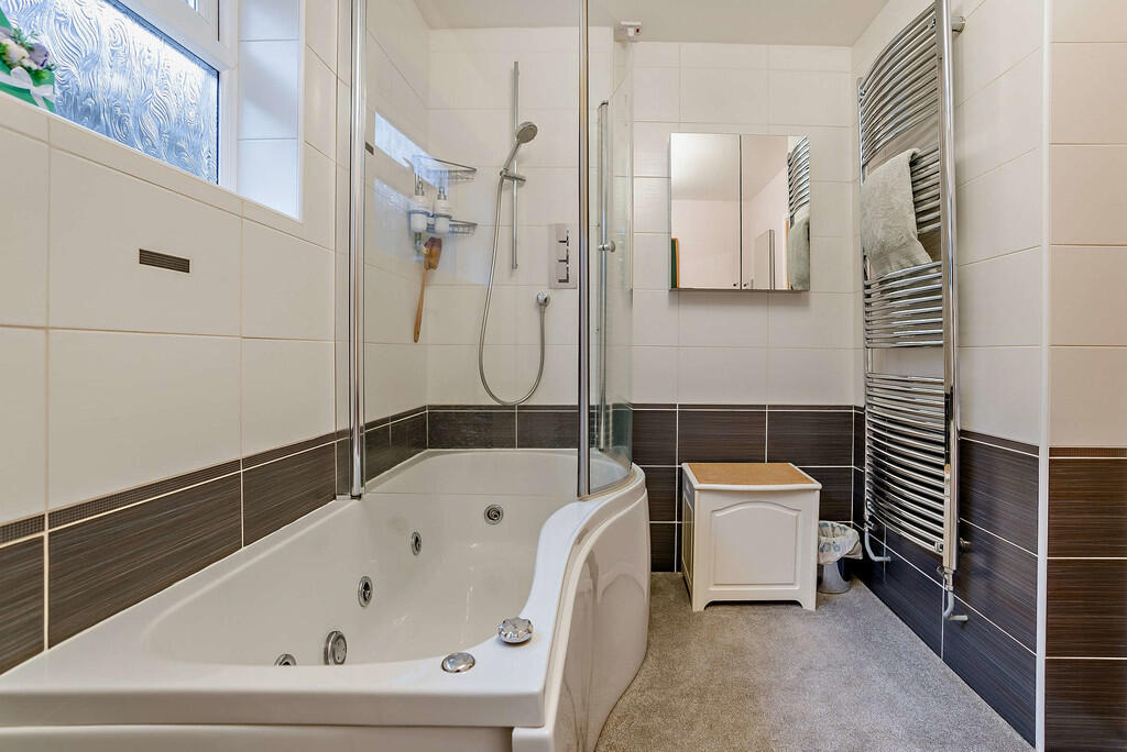 8636499-interior1...