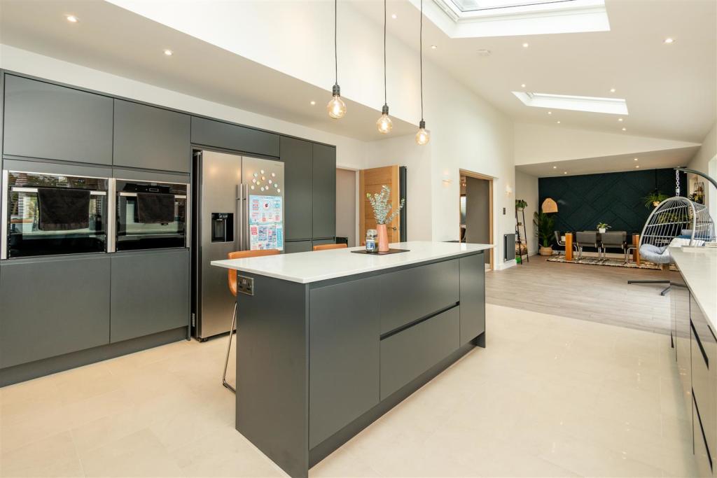 Open Plan Living &amp; Dining Kitchen Aspect 8.jpg