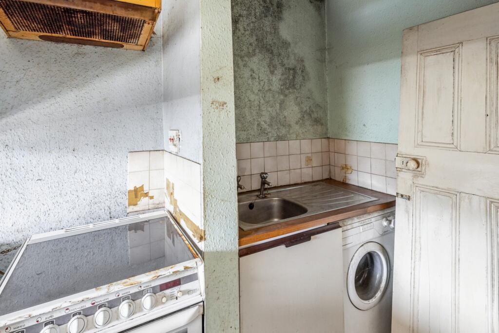 Flat 7, Fairfield Mews, 85, East Parade, Harrogate, North Yorkshire, HG1 5LP