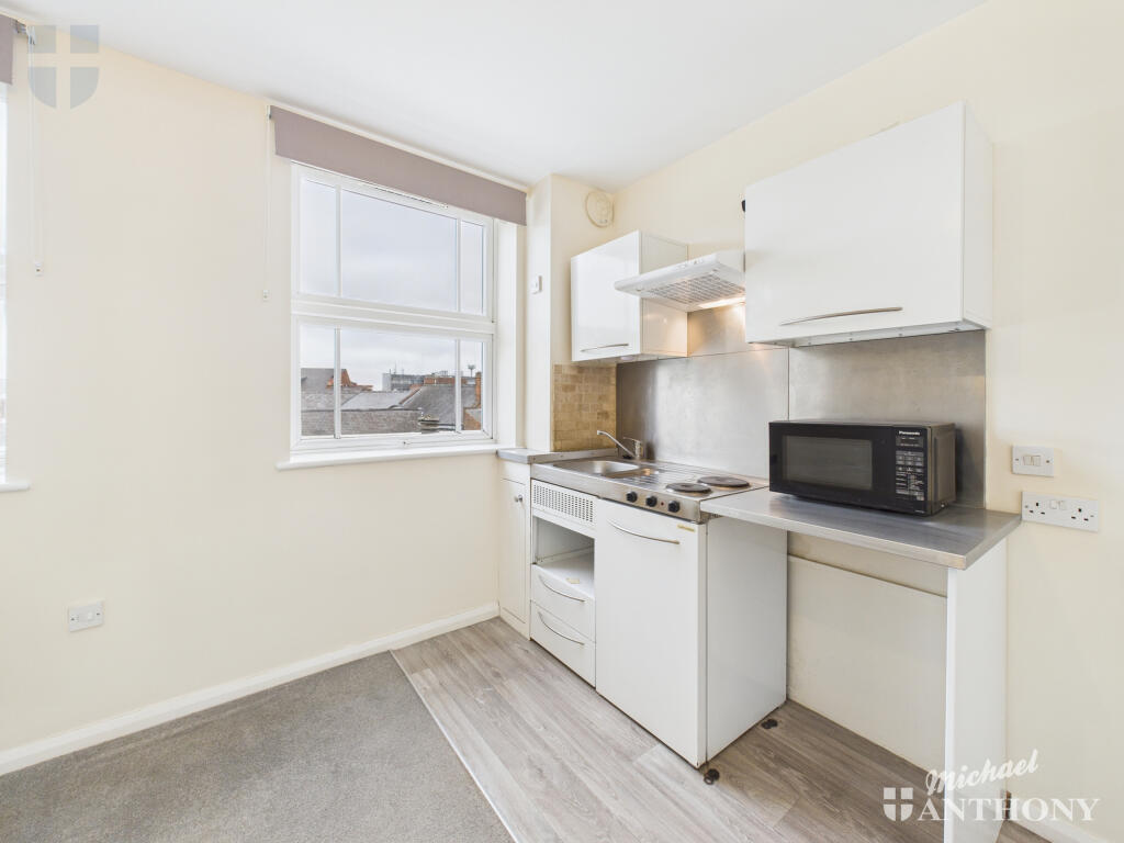 CAM03852G0-PR0453-STILL002