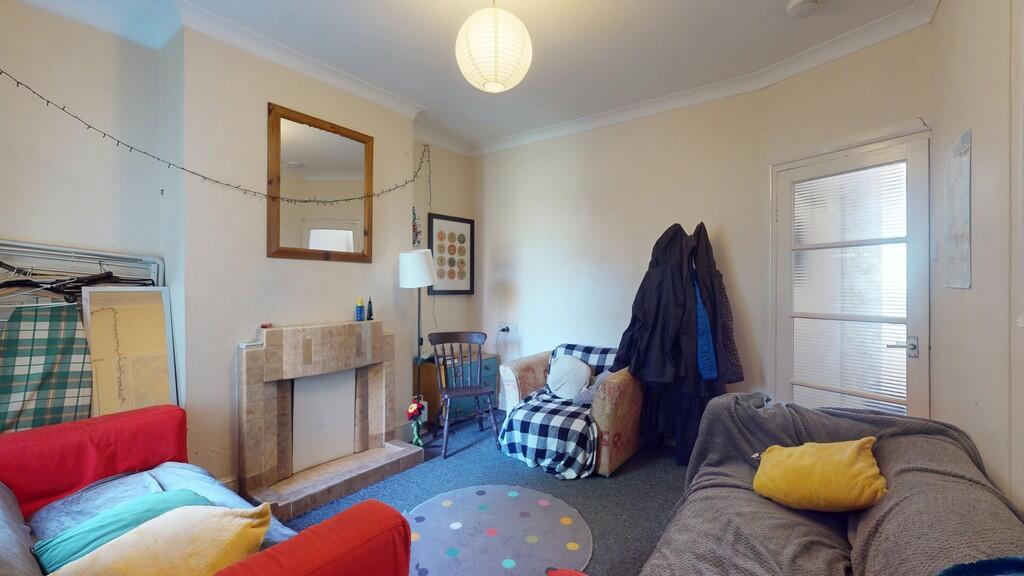 Living room - Ang...