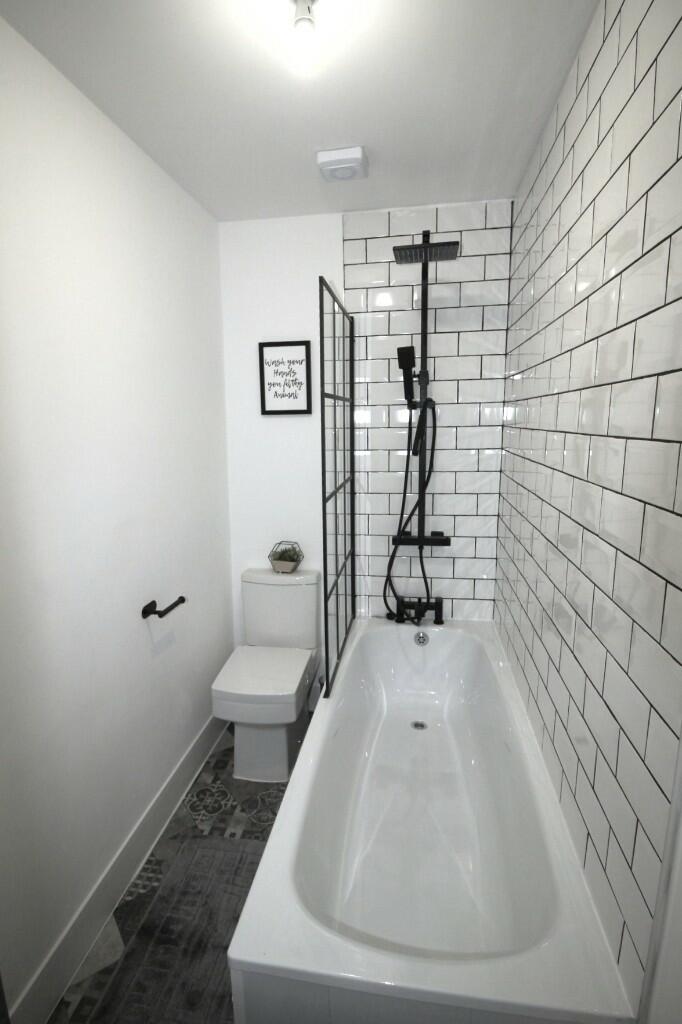 Shared Bathroom c 