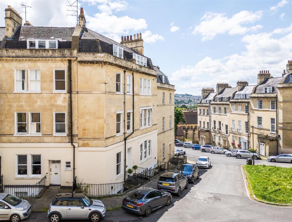 Second Floor Apartment, 14 Portland Place, Bath, B