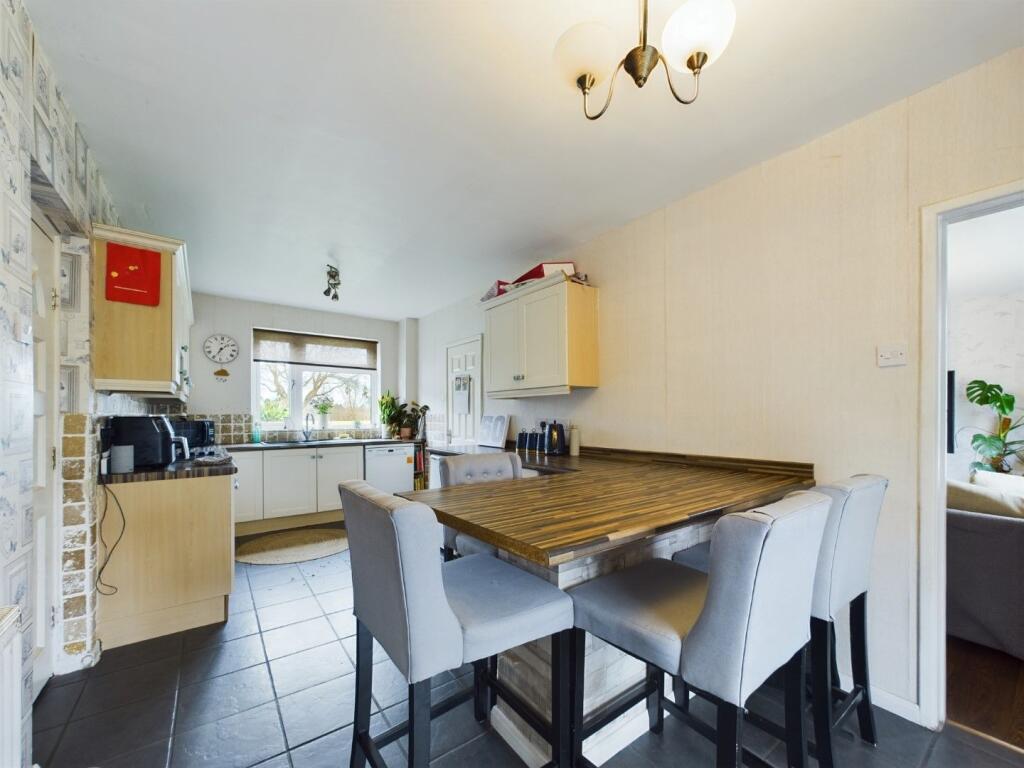 Kitchen/Breakfast Area