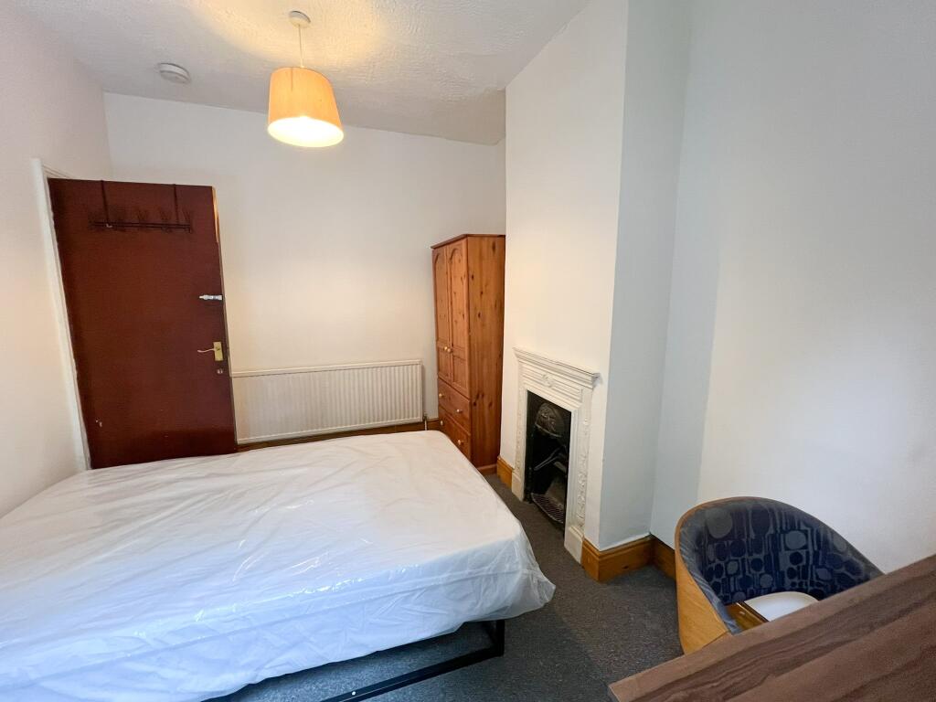 Bed 3.jpg
