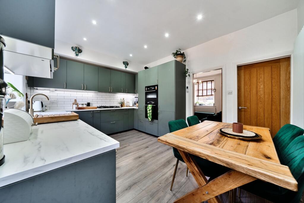 1319432-12-686531fe3eb07-1