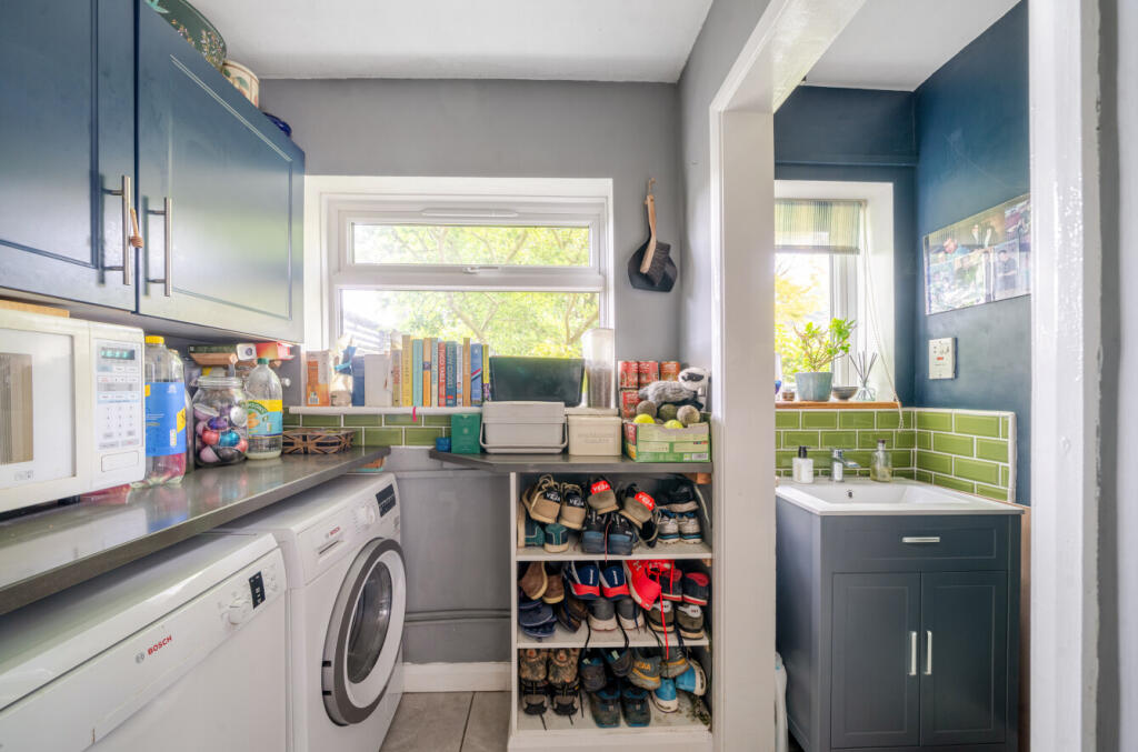 1297819-8-682e345...