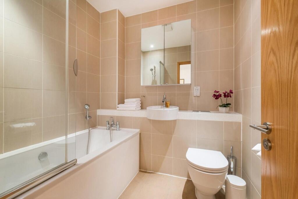 bathroom (1).jpg