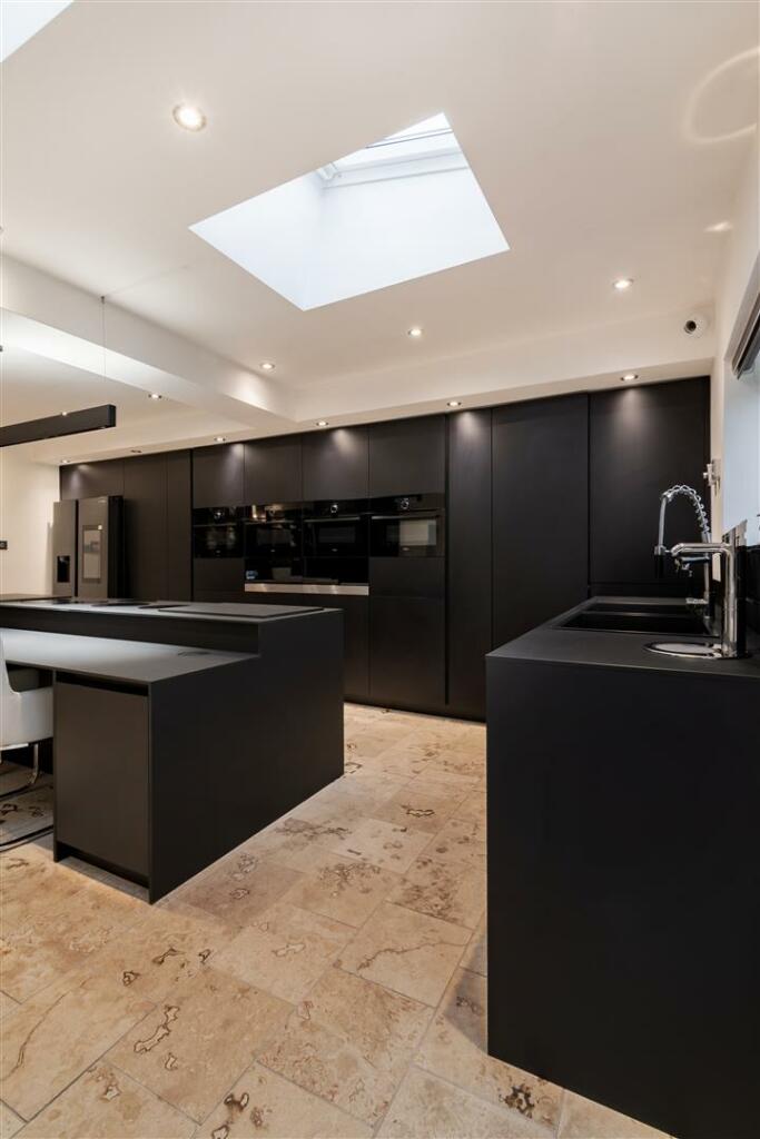 8526847-interior37.jpg