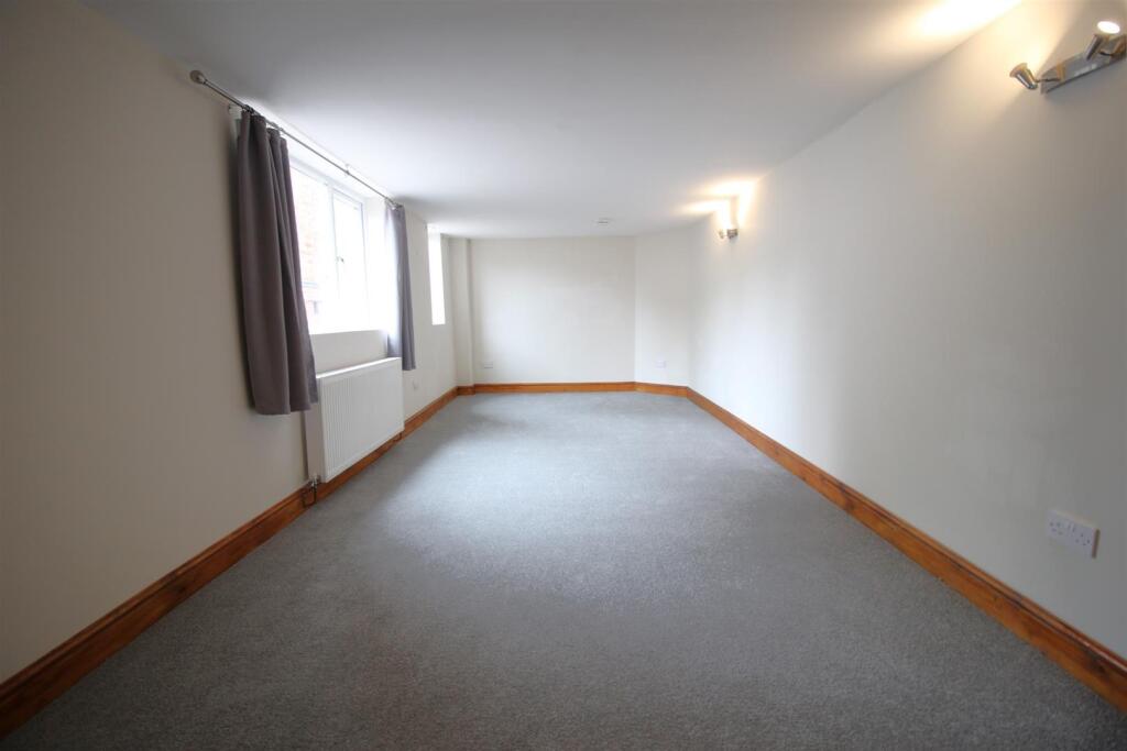Bedroom 2.JPG