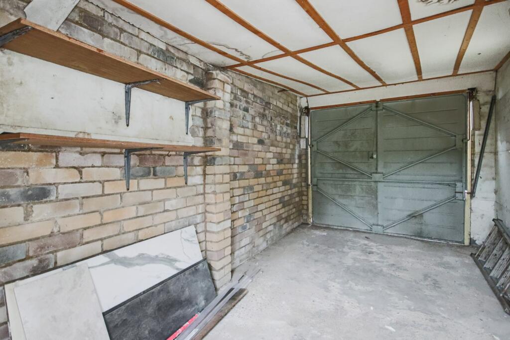 5 Hall Drive, Harefield, Uxbridge, Middlesex, UB9 6LA