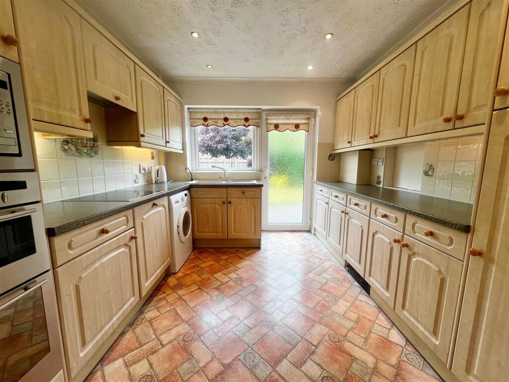 18 wheatley close kitchen.jpg