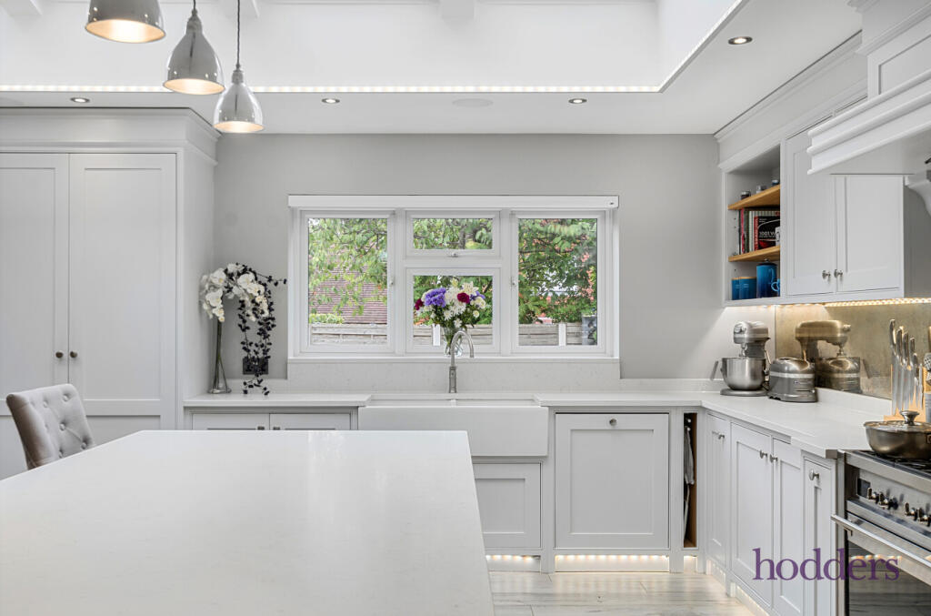 7c0a66b9-63a8-498...