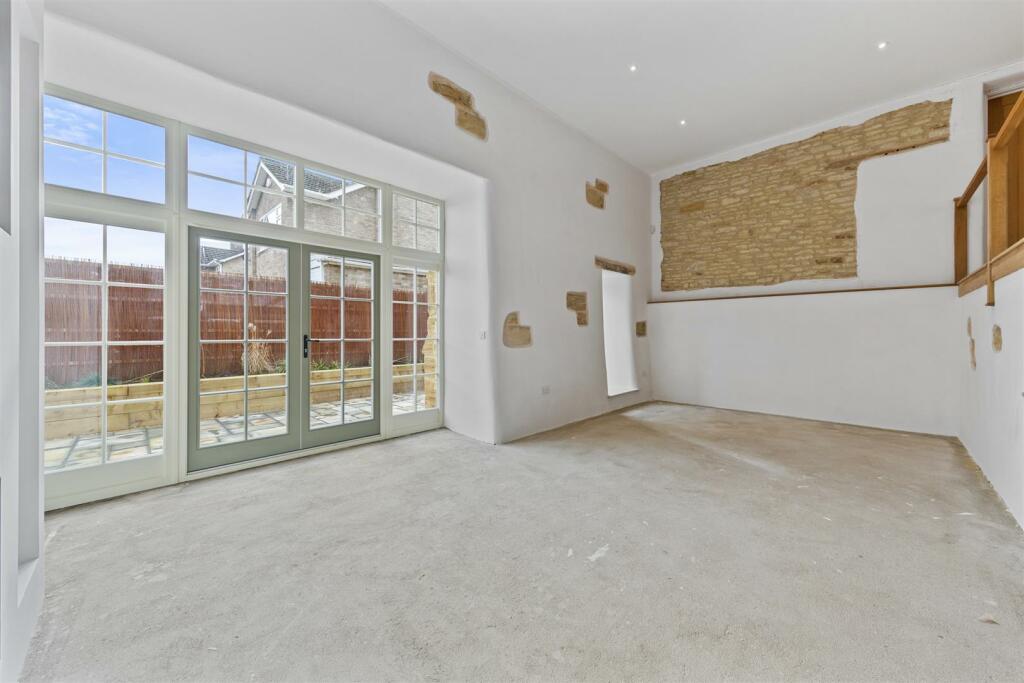 Living Room 1.jpg