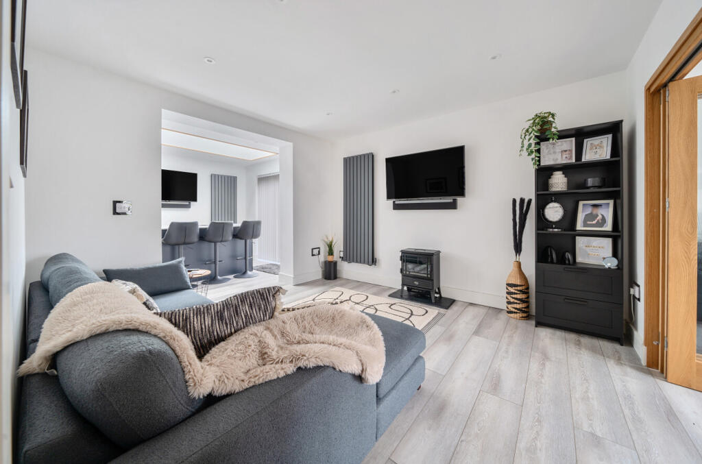 1310052-7-684af3c...