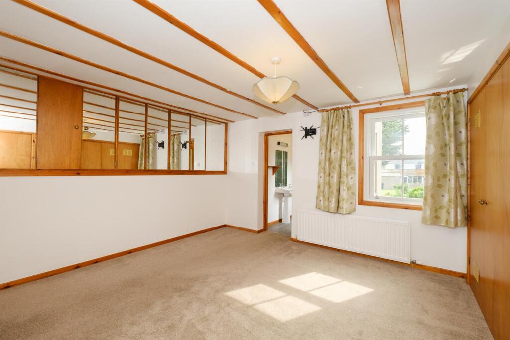 BEDROOM ONE (MASTER ROOM)