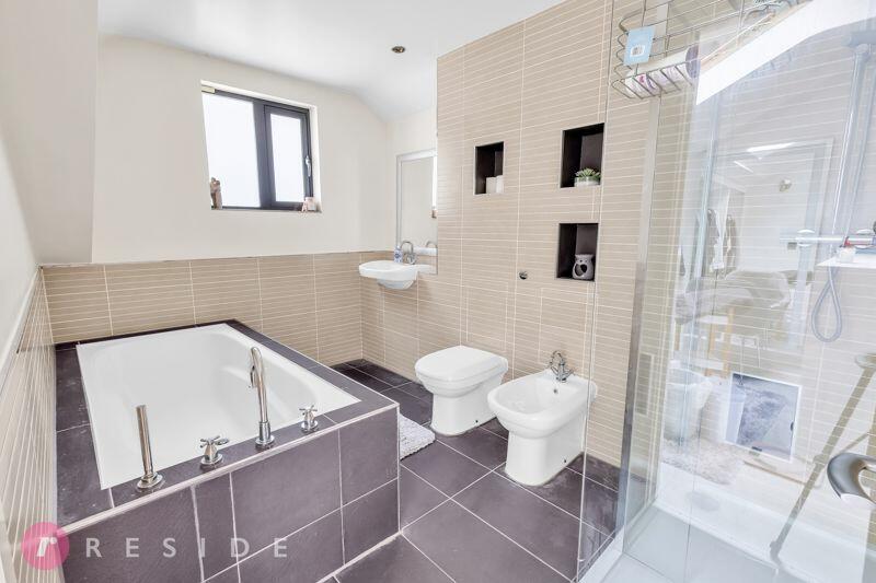 En-Suite Bathroom