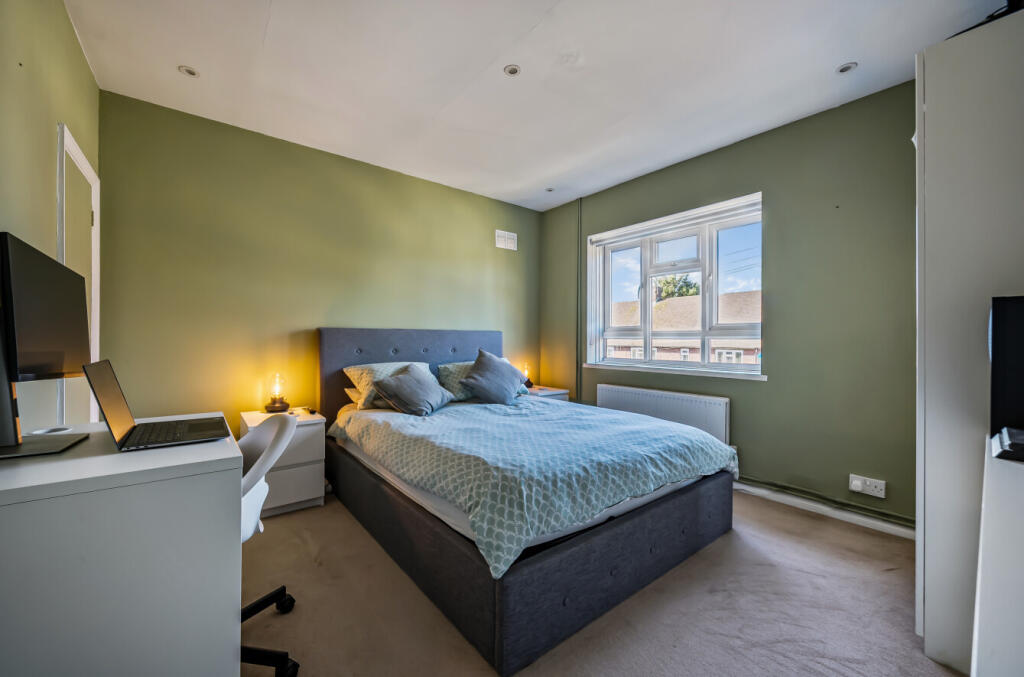 1371445-11-68fb5f...