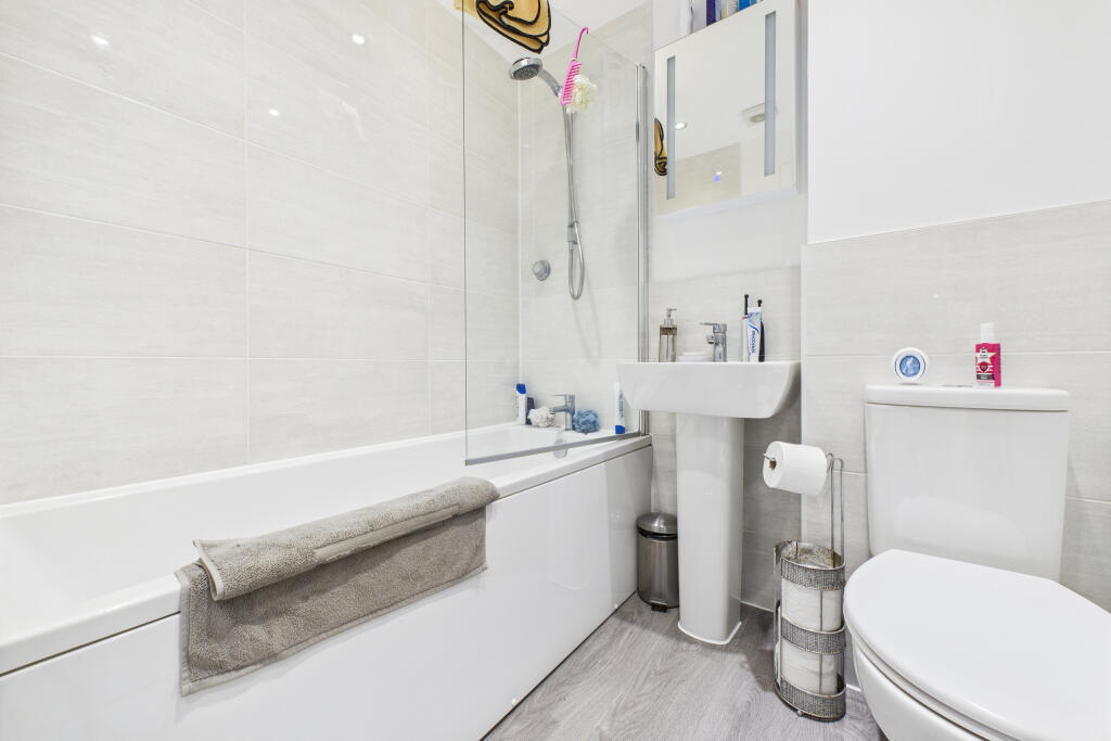 CAM05454G0-PR0041-STILL017