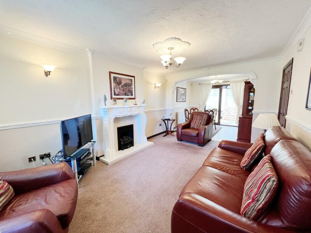 Lounge pic 1.jpg