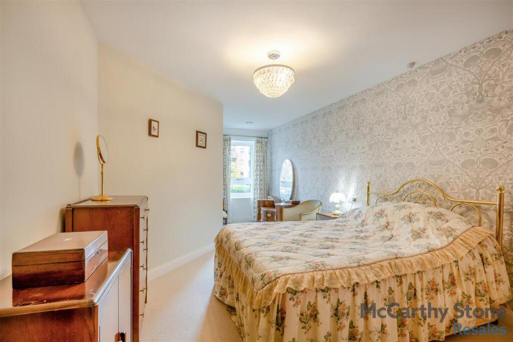 8668898-interior08.jpg