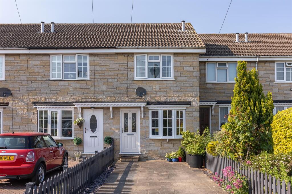 Paddock Close 9 External-2.jpg