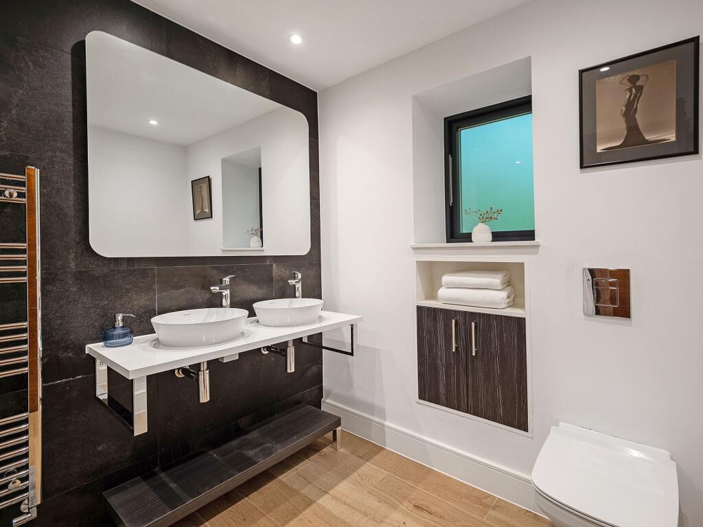 Main Ensuite