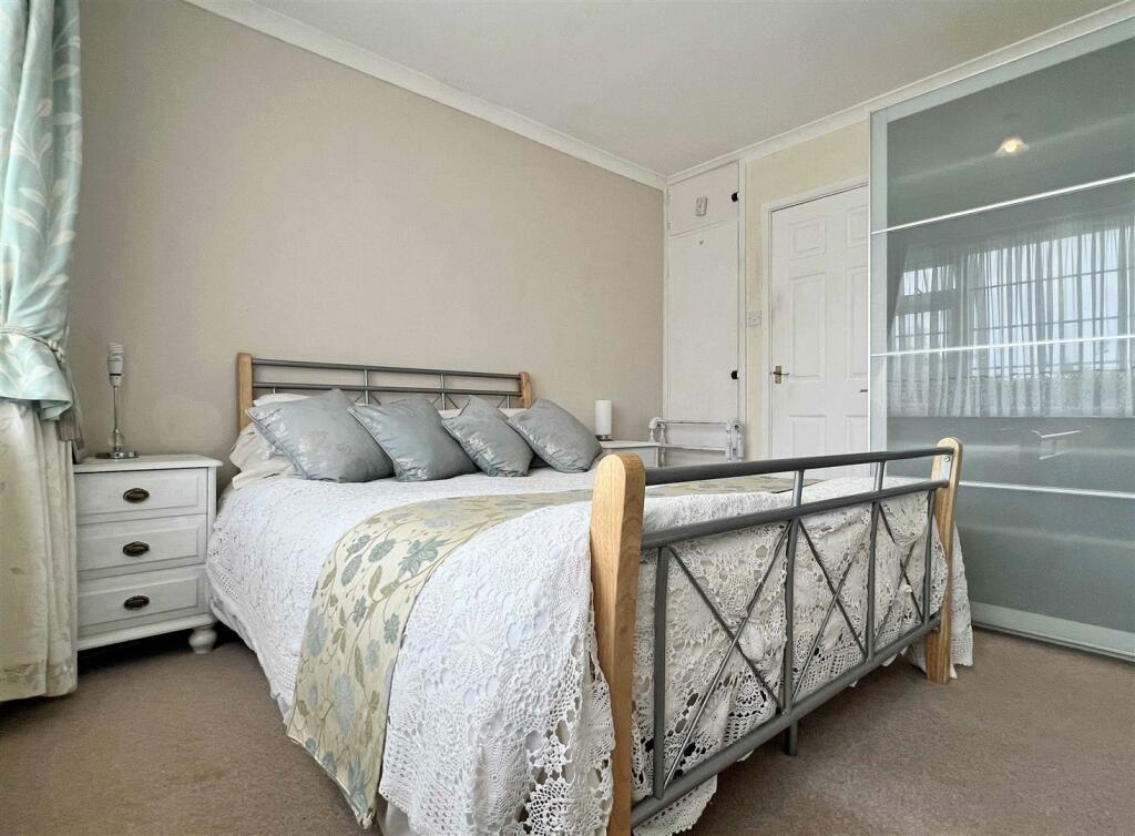 Bed 1b.jpg