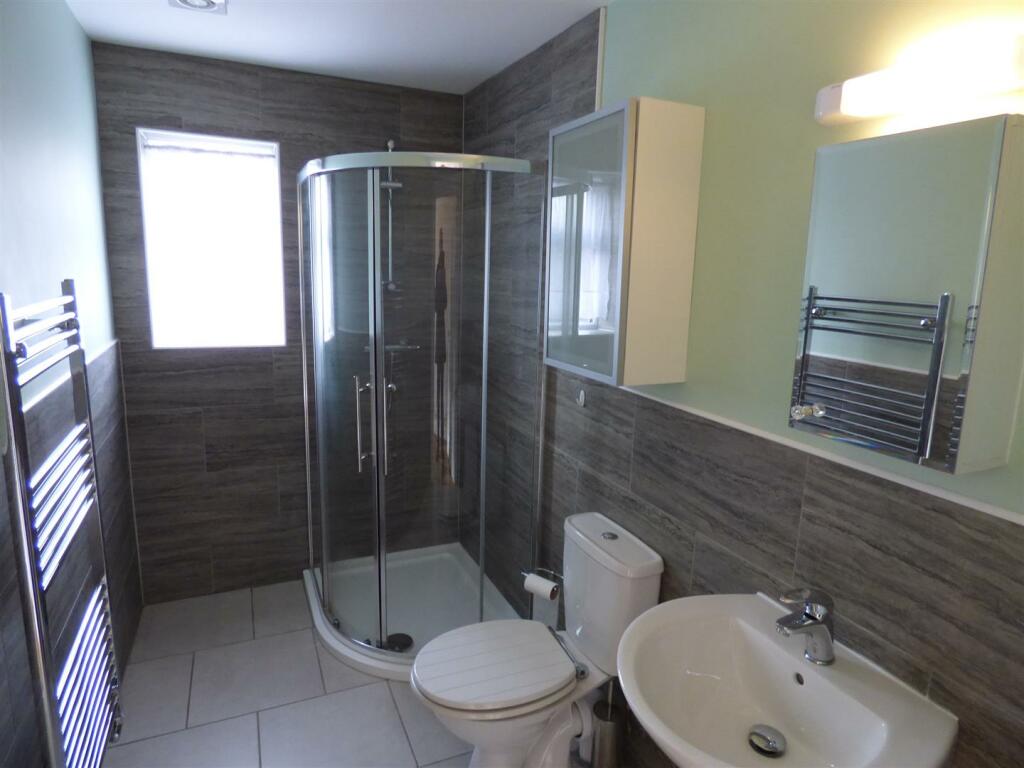 Shower Room.JPG