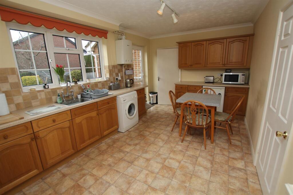 Kitchen / Breakfast Room