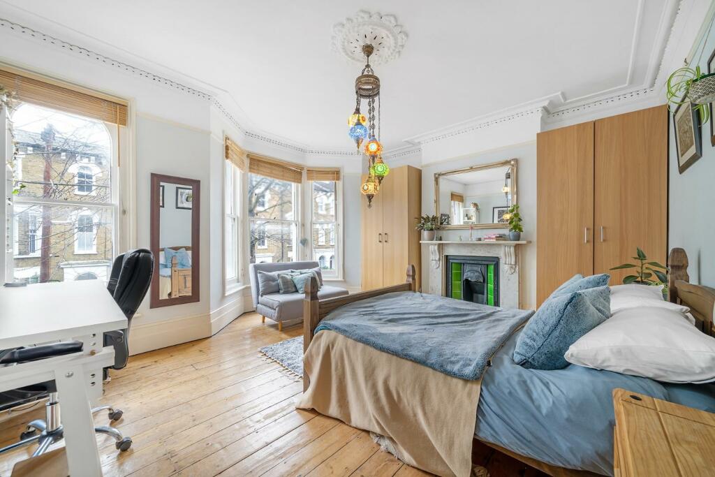 Bedroom 1.jpg