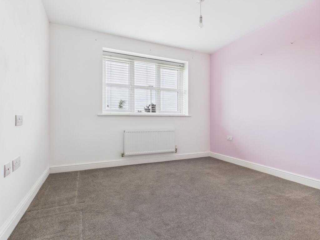 CAM03729G0-PR0113-STILL012