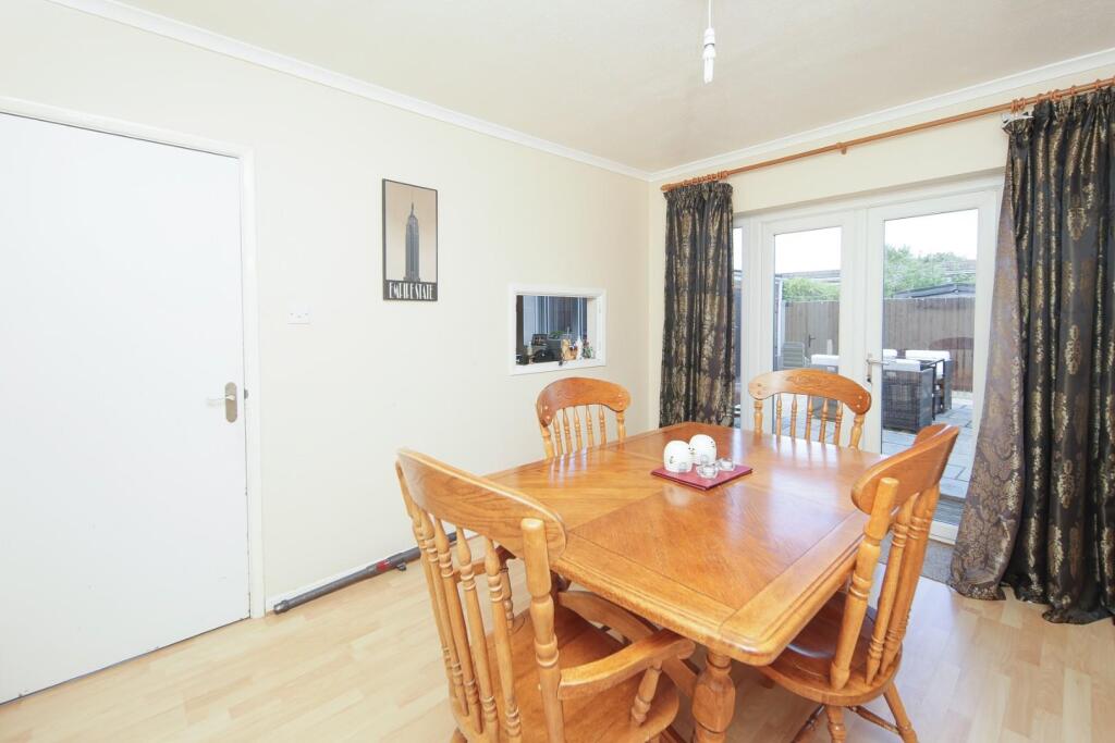 10 Severn Close-12.jpg