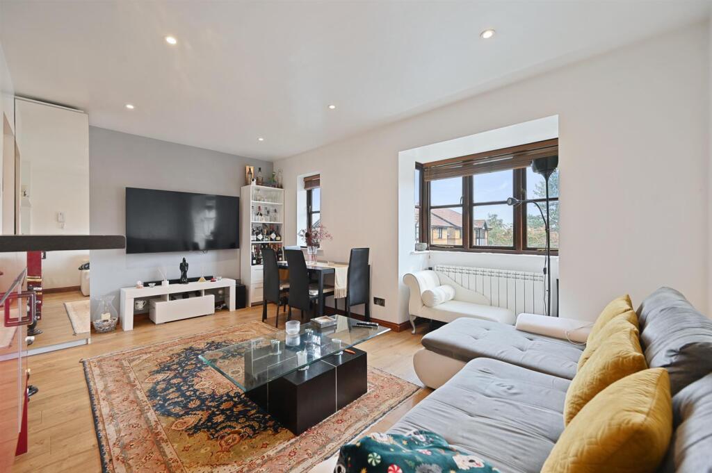 Woodvale Way, Cricklewood, London, NW11