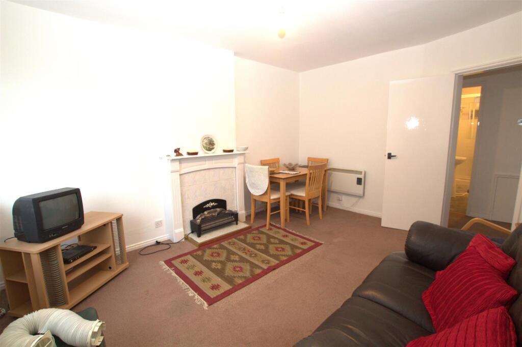 LOUNGE REVERSE ANGLE.jpg
