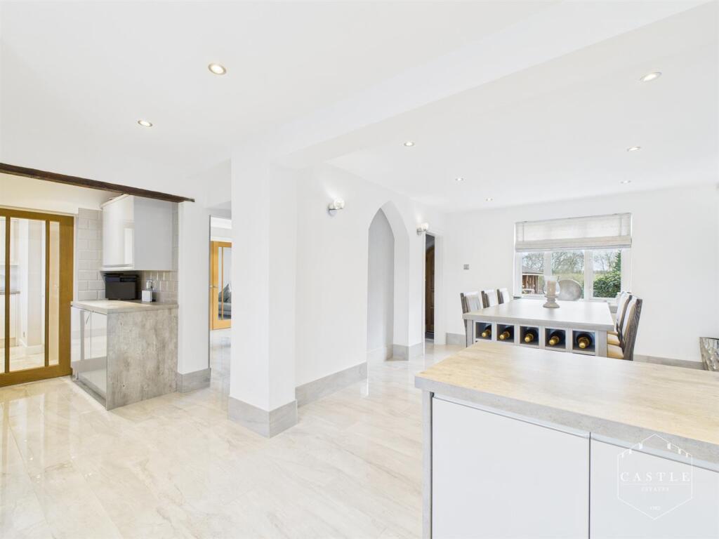 BREAKFAST KITCHEN - KITCHEN AREA