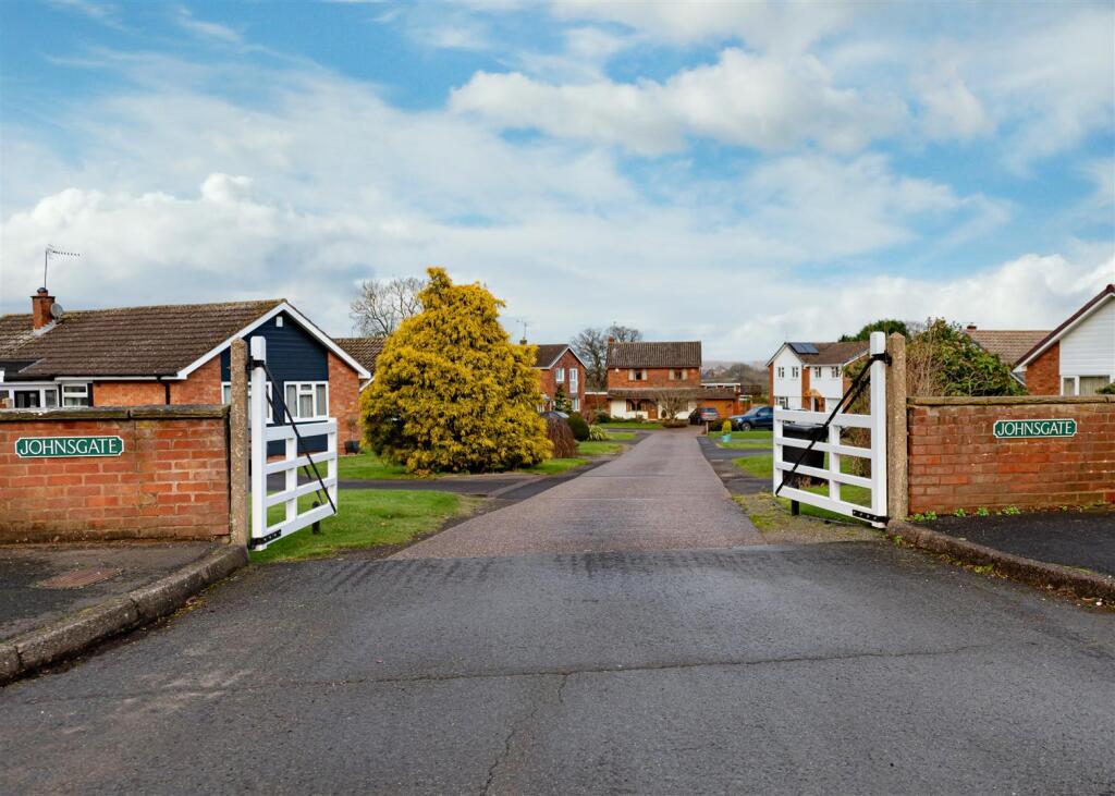 2 Johnsgate-front3.jpg