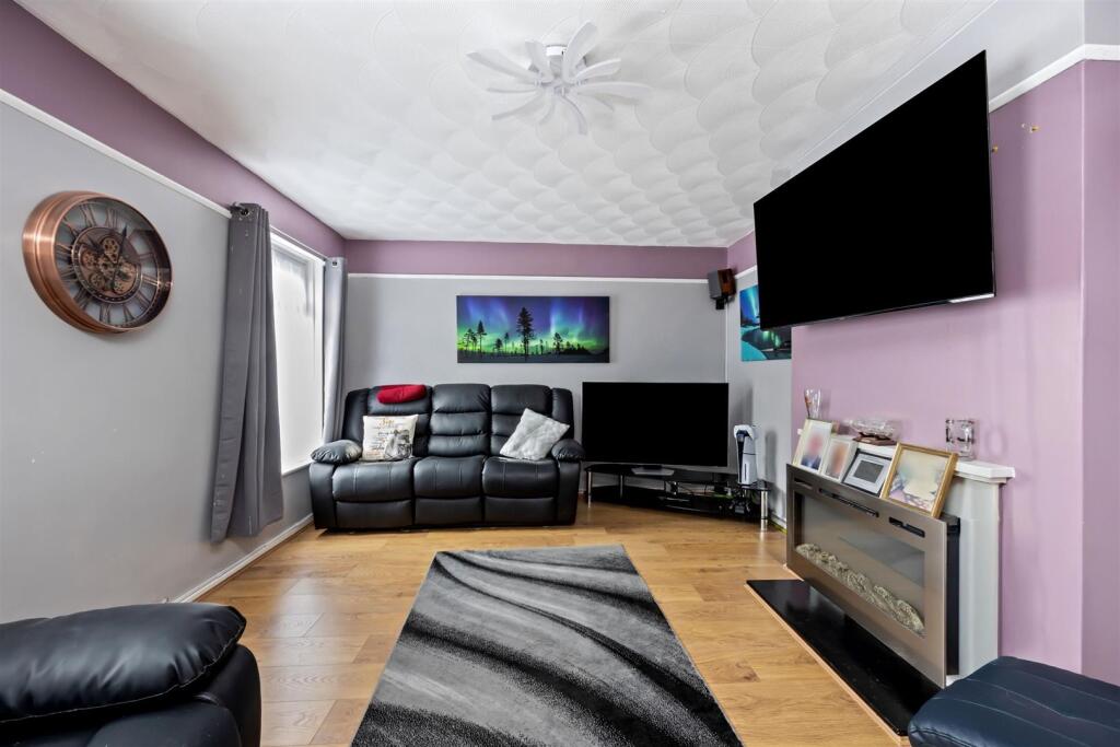 Poplar Avenue 163 LIVING ROOM.jpeg